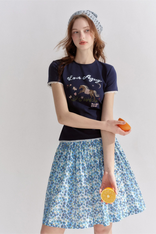 contrast-lace-trim-embroidered-graphic-slim-fit-t-shirt-12