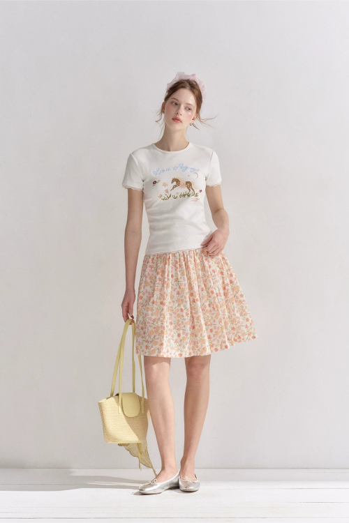 contrast-lace-trim-embroidered-graphic-slim-fit-t-shirt-9