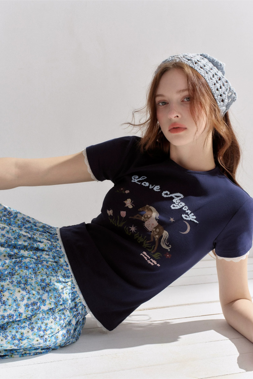 contrast-lace-trim-embroidered-graphic-slim-fit-t-shirt-14