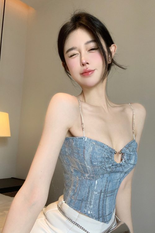 shelly-icy-blue-silver-spaghetti-strap-slim-camisole-cropped-top-17