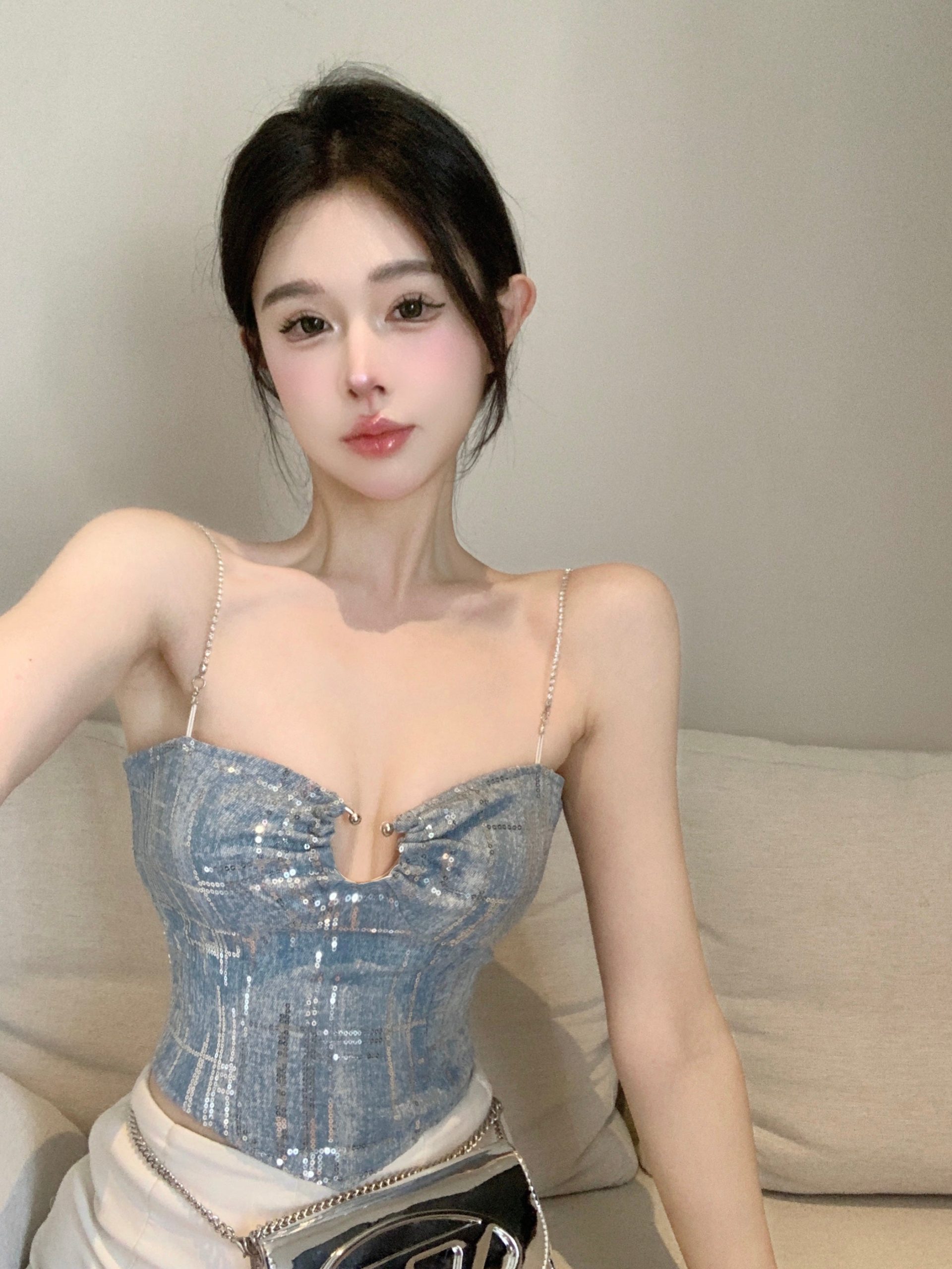 shelly-icy-blue-silver-spaghetti-strap-slim-camisole-cropped-top-18 shelly-icy-blue-silver-spaghetti-strap-slim-camisole-cropped-top-18