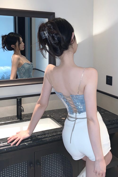 shelly-icy-blue-silver-spaghetti-strap-slim-camisole-cropped-top-15