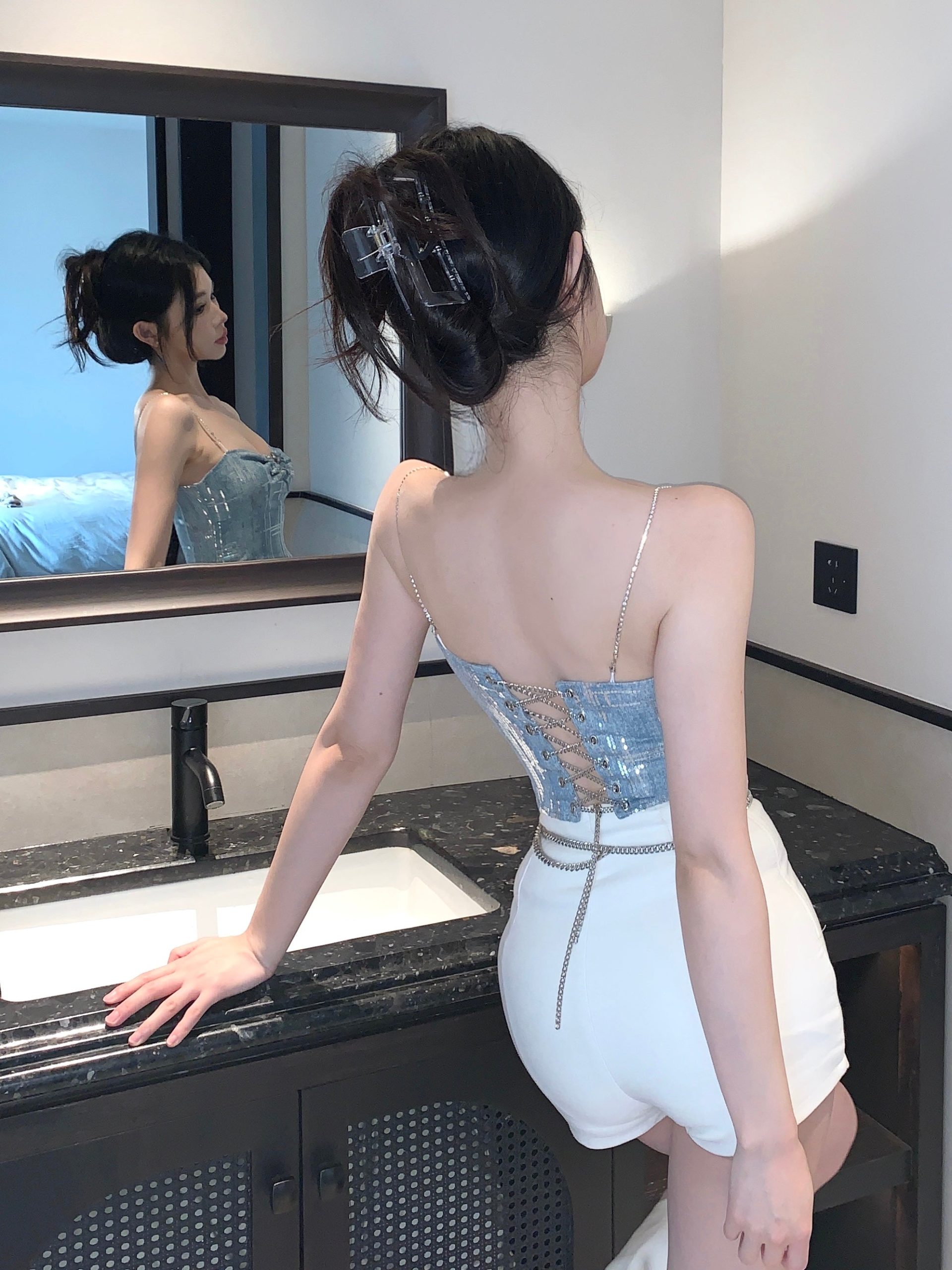 shelly-icy-blue-silver-spaghetti-strap-slim-camisole-cropped-top-15 shelly-icy-blue-silver-spaghetti-strap-slim-camisole-cropped-top-15
