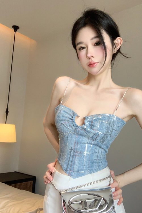 shelly-icy-blue-silver-spaghetti-strap-slim-camisole-cropped-top-6