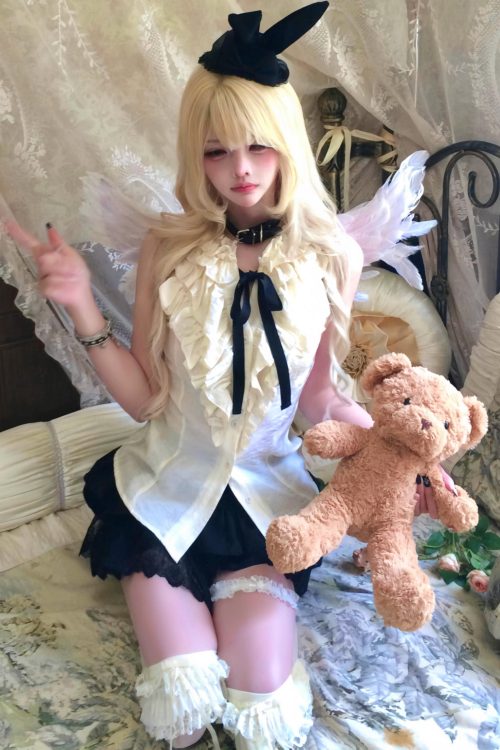 gothic-ruffled-bow-vest-9