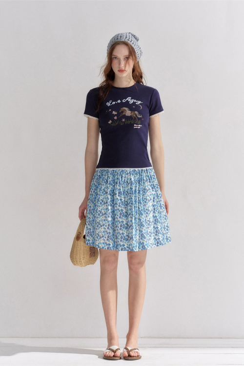 contrast-lace-trim-embroidered-graphic-slim-fit-t-shirt-3