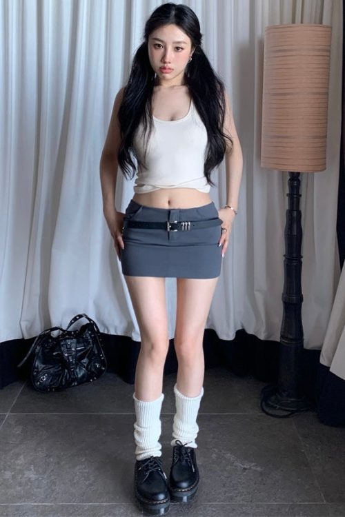 selena-solid-color-stretch-threaded-slim-u-neck-spaghetti-strap-cropped-camisole-top-1