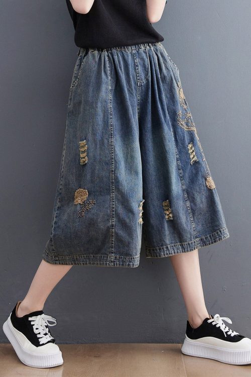 Plus Size Blue Embroidered Hole Crop Jeans Outfit Ideas Crop Pants for Plus Size Blue Embroidered Hole Crop Jeans outfit ideas
