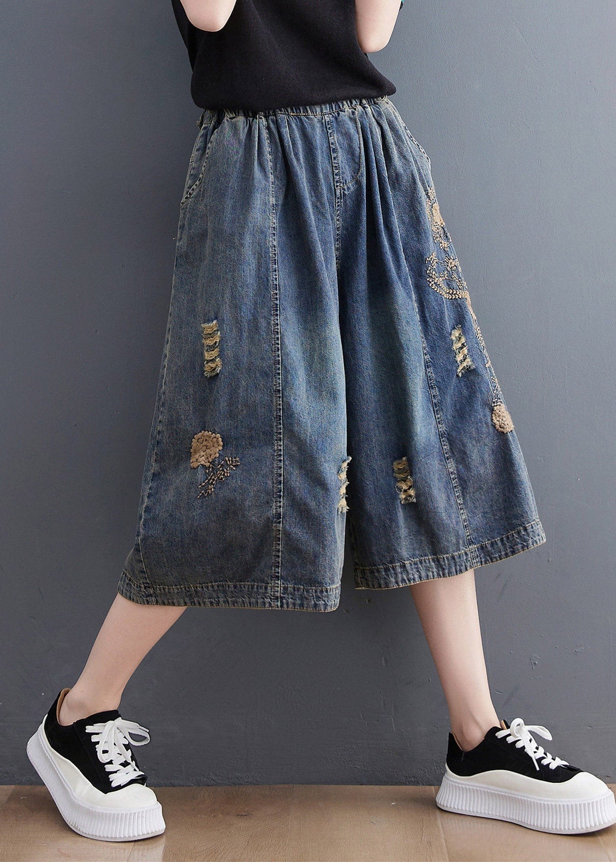 plus-size-blue-embroidered-hole-crop-jeans-outfit-ideas-crop-pants-29905 Plus Size Blue Embroidered Hole Crop Jeans Outfit Ideas Crop Pants for Plus Size Blue Embroidered Hole Crop Jeans outfit ideas