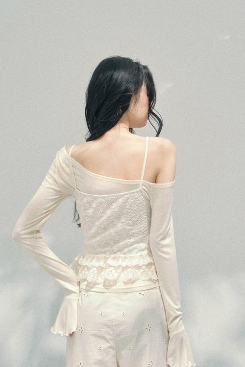 Two-Piece Off-Shoulder Lace Camisole T-Shirt for Two-Piece Off-Shoulder Lace Camisole T-Shirt
